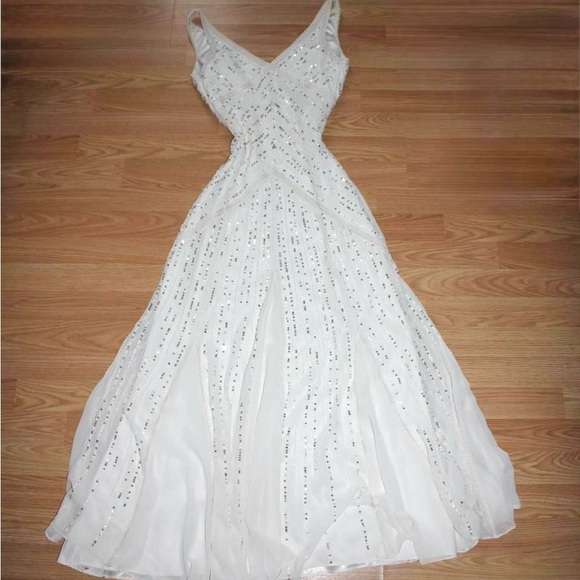 Aidan Mattox White Beaded V-Neck Prom Dress - Picture 4 of 8